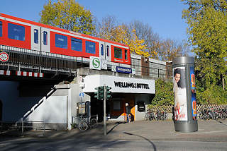 1762 S-Bahnstation Hamburg Wellingsbttel an der Rolfinckstrasse.